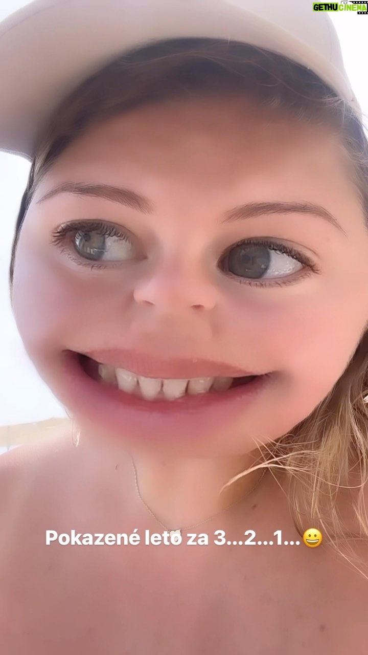Eva Kramerová - 8.4K Likes - Pokazené leto 🥲 Každá z nás má tú jednu kamošku 😒
Toto patrí do top 3 najotravnejších otázok v živote človek 😀😀😀 #summer#leto#otravnestrasne#bože#nenatrem#hladámnovékamky
