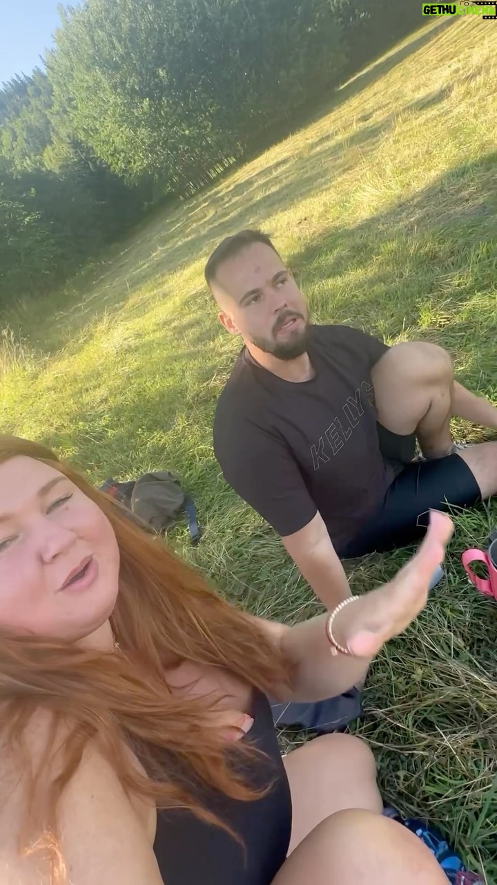 Eva Kramerová - 28.5K Likes - Káva v horách ? #orAUky🤞🏻😭nápad 10z10
Ferko dostal tento varič @primusequipment … varič musím pochvalíť ale ferkove schopnosti sú také no… poslabšie 😀
#getoutcookout#smeťka#turekdokastróla#orAUkyvdivočine