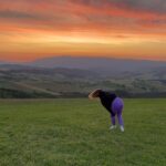 Eva Kramerová Instagram - 🌅🤸🏼‍♀️💞 #magic#everyday#sunset#halo#tusazapadá