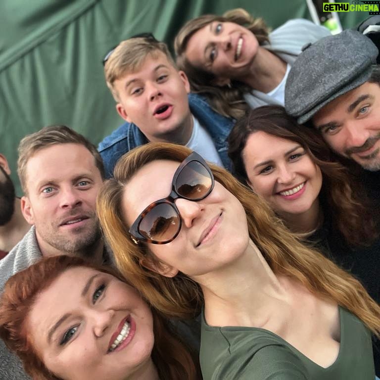 Eva Kramerová Instagram - Filmík natočený ✨💞🔥 Už sa teším keď to uvidíte 😀🤌🏼😅 @vsichnizajednoho_film #krásneleto#dikyvesmír#letnýtábor