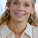 Eva Röse Instagram – I samarbete med @skinome.official Jajemän!
Mörkret skingras,rasten är slut och det ringer in till Solkskyddsskolan! Följ med in till labbet där vi reder ut,spräcker myter och sprider kunskap. Är du en sån som skyddar dig mot skadliga strålar eller kör en snabb bränna ,flagar och tänker att färgen kommer sen? Eller har du mycket melatonin och tror att du är helt skyddad? Tänker du att det inte är något att bry sig om eller försöker du påverka det du kan? Dela gärna din take på saken. Häng med! ☀️☀️☀️☀️☀️ Länk i bio eller hos @skinome.official