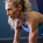Eva Röse Instagram – Stay focused. Delar lite träningstips till alla som egentligen inte orkar.
Bästa tipset är som vanligt att gå ut om ni kan. För er som är sjuka,skadade eller just nu oförmögna. Håll ut. Tappa inte inte hoppet. Syrenerna blommar och ibland får det vara gott så. Heja alla som kämpar. @svenskadagbladet  foto: @jstenrsn #mäktet