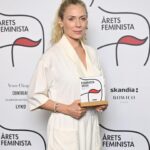 Eva Röse Instagram - Otroligt hedrad och glad över utmärkelsen "Årets Systerskap" . Motiveringen gjorde mig tårögd och förtjänar en egen väggbonad om någon känner sig manad. " Hon ler inte på beställning, struntar i dålig stämning och backar aldrig för att dra på sig rustningen . Med sylvass humor,tajming och en obändig tydlighet är hon både på och vid sidan av scenen en härförare i kampen för mänskliga rättigheter ,jämställdhet och global hållbarhet. President av Jämtland- och en feminista i sin ädlaste form." Grattis alla övriga pristagare under kvällen! (se tagg i bild). Tack @feminasverige för att ni använder er plattform till att lyfta och stärka kvinnor och samla så många otroliga medsystrar en kväll som denna. Nu tar vi det härifrån. ✨ (foto @photographerkarintornblom samt @annahallams) #mäktet