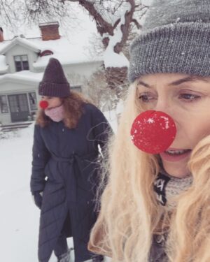 Eva Röse Instagram - Luckans Lakejer ger er ännu ett test av snabbast väg mot framtiden när samtiden suger som en nyfödd kalv.
NollkonTrolltider Lucka 4.
Genus från Nazaret i Box.
#knyckisånässla#julkalender#jul#religion#framtid#box#fastandfurious#påve#snö#speed#genus#future#samtid#julefrid#skärpning#såattsäga @vannarosenberg