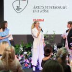 Eva Röse Instagram - Otroligt hedrad och glad över utmärkelsen "Årets Systerskap" . Motiveringen gjorde mig tårögd och förtjänar en egen väggbonad om någon känner sig manad. " Hon ler inte på beställning, struntar i dålig stämning och backar aldrig för att dra på sig rustningen . Med sylvass humor,tajming och en obändig tydlighet är hon både på och vid sidan av scenen en härförare i kampen för mänskliga rättigheter ,jämställdhet och global hållbarhet. President av Jämtland- och en feminista i sin ädlaste form." Grattis alla övriga pristagare under kvällen! (se tagg i bild). Tack @feminasverige för att ni använder er plattform till att lyfta och stärka kvinnor och samla så många otroliga medsystrar en kväll som denna. Nu tar vi det härifrån. ✨ (foto @photographerkarintornblom samt @annahallams) #mäktet