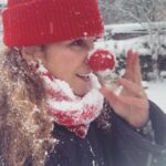 Eva Röse Instagram - Tänt var det här! Då så Evribodi- era utsända anser att samtiden suger och är därför alltså på jakt efter snabbast väg framåt. Vi ger er återbäring i advent. NollkonTrolltider. Lucka 3. Framgångsvåg och snorteri #knyckisånässla#julkalender#advent#lina#jul#surf #framtid#future#helevte##rosenbad#snömos# snö#såattsäga#knyckis#julefrid#koks @vannarosenberg