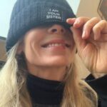 Eva Röse Instagram - ⏳ Varje dag vi får leva är värd att fira. Punkt. Oändligt tacksam och rörd över den kärlek ni sprider. Som ett tomtebloss är livet. Lämna mjuka avtryck om du kan. 💝🎂🐾 ( svipe for memorylane.)