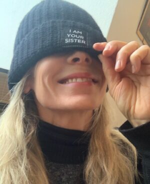 Eva Röse Instagram - ⏳ Varje dag vi får leva är värd att fira. Punkt.
Oändligt tacksam och rörd över den kärlek ni sprider. Som ett tomtebloss är livet. Lämna mjuka avtryck om du kan. 💝🎂🐾 ( svipe for memorylane.)
