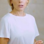 Eva Röse Instagram – I samarbete med @skinome.official Jajemän! Våren är på ingång oavsett var i landet vi bor. Grattis alla! Nu kommer en tid då vi vänder  oss mot solen som törstande små plantor. Hög tid då alltså för er utsända att ringa in till ännu ett avsnitt av Solskydds skolan! Allt ni behöver veta i ämnet  för att göra smarta val och njuta av ljuset på ett klokare giftfritt sätt . Välkomna in i klassrummet!  Länk i bio. Låt Stå. ☀️☀️☀️☀️☀️
