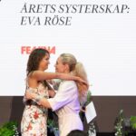 Eva Röse Instagram – Otroligt hedrad och glad över utmärkelsen “Årets Systerskap” . Motiveringen gjorde mig tårögd och förtjänar en egen väggbonad om någon känner sig manad. ” Hon ler inte på beställning, struntar i dålig stämning och backar aldrig för att dra på sig rustningen .
Med sylvass humor,tajming och en obändig tydlighet är hon både på och vid sidan av scenen en härförare i kampen för mänskliga rättigheter ,jämställdhet och global hållbarhet. President av Jämtland- och en feminista i sin ädlaste form.” 

Grattis alla övriga pristagare under kvällen!
(se tagg i bild). Tack @feminasverige för att ni använder er plattform till att lyfta och stärka kvinnor och samla så många otroliga medsystrar en kväll som denna.
Nu tar vi det härifrån.
✨ (foto @photographerkarintornblom samt @annahallams) #mäktet