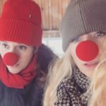 Eva Röse Instagram - Jajemän! I rikets tjänst år efter år. Vi ger er NollKonTrolltider. Lucka 1. Mental Karies #knyckisånässla#julkalender#advent#jul#samtiden#sverige#trolltider#knyckis#brunsås#grottfolk @vannarosenberg 🧌🧌