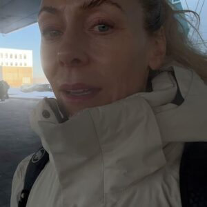 Eva Röse Instagram - På Mongolisk mark. Svinkallt,soligt och mäktigt. Framme i Ulan Bataar och möttes av besked att vi nu nått 100% av mitt nya insamlingsmål (som jag höjde när systrarna på @wakakuu toppade upp första målet 🙏) Tack ALLA som stöttar, länk i bio för mer info. I morgon besöker jag @nature_org huvudkvarter här och kan vidare rapportera om projekten. Sen när det av mot Gobiöknen. Nu ska jag se mig om i staden och besöka museum. Samt köpa lexikon. Språket är en fonetisk utmaning!..
Häng med i storyn eller under Höjdpunkter. 🐫❄️❄️#mongoliet#gobi#expedition @herplanetearth