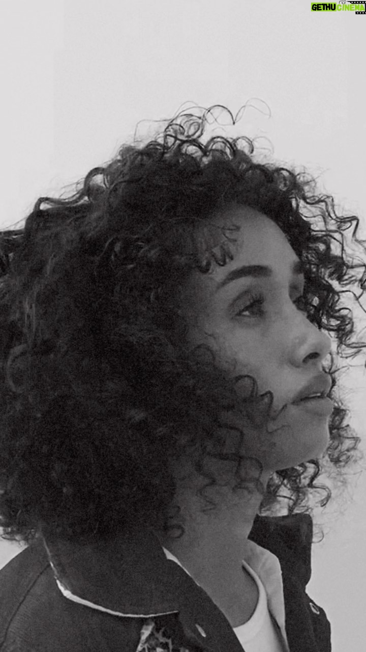 Eva Ruiz Instagram - “PAPÁ DÓNDE ESTÁS” versión acústica🤍🤍🌧️🌧️ ya está disponible en todas las plataformasss 🥹🥹🥹 🎥 @ryanparrilla @anthonyjflores