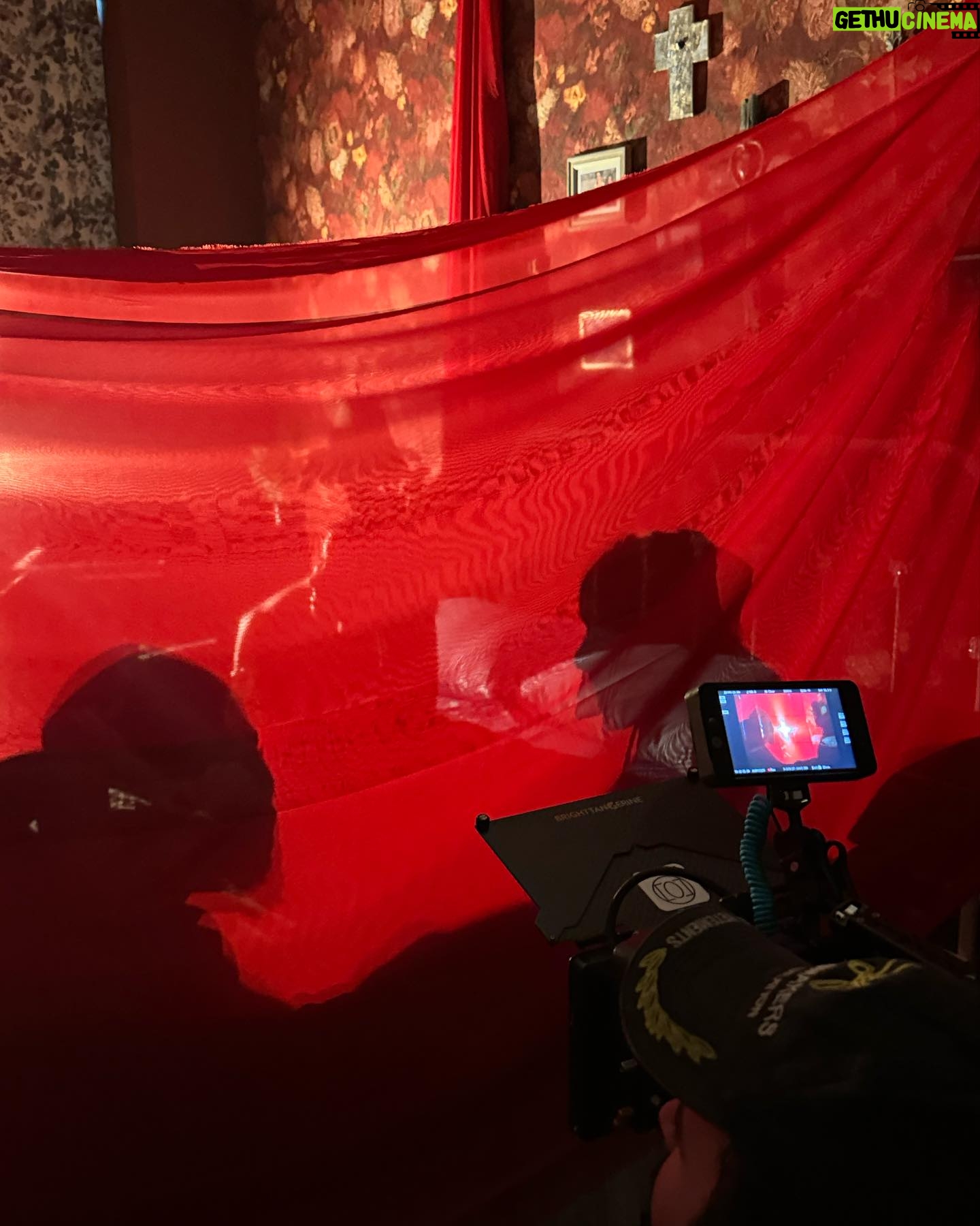 Eva Ruiz Instagram - Este miércoles videoclip de “Impossible Love” 💔💔💔💔💔🌹🌹🌹Ya la escucharon??? @arinraycamp