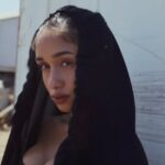 Eva Ruiz Instagram – 🖤🌋 Les hice una versión acústica de “Papá Dónde Estás” para lxs que les gusta escuchar baladitas con este frío ✨✨✨coming out soonnn