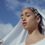 Eva Ruiz Instagram – 🖤🌋 Les hice una versión acústica de “Papá Dónde Estás” para lxs que les gusta escuchar baladitas con este frío ✨✨✨coming out soonnn