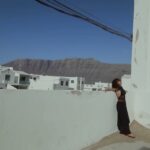 Eva Ruiz Instagram – 🖤🌋 Les hice una versión acústica de “Papá Dónde Estás” para lxs que les gusta escuchar baladitas con este frío ✨✨✨coming out soonnn