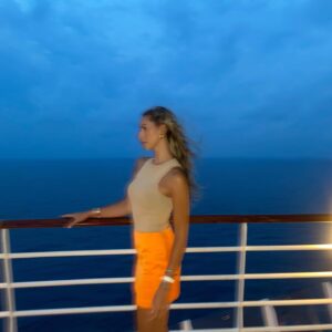Eva Zapico Instagram - Windswept 🍊🌬🌊