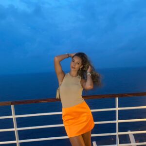Eva Zapico Instagram - Windswept 🍊🌬🌊