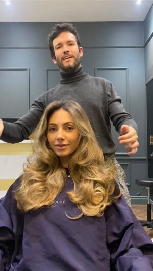 Eva Zapico Instagram - Girl therapy ✨🎧💇🏽‍♀️💕
