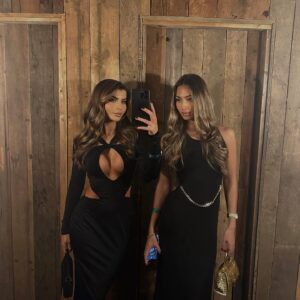 Eva Zapico Instagram - New Year at the farm 🐷🥂