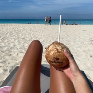 Eva Zapico Instagram - Island hopping 🥥🐠🐚

@virginvoyages #virginvoyages ad
