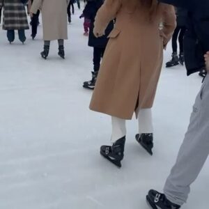 Eva Zapico Instagram - A wholesome few days 🫶🏽🎄❄️🎅🏼🥂⛸