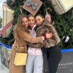 Eva Zapico Instagram - A wholesome few days 🫶🏽🎄❄️🎅🏼🥂⛸