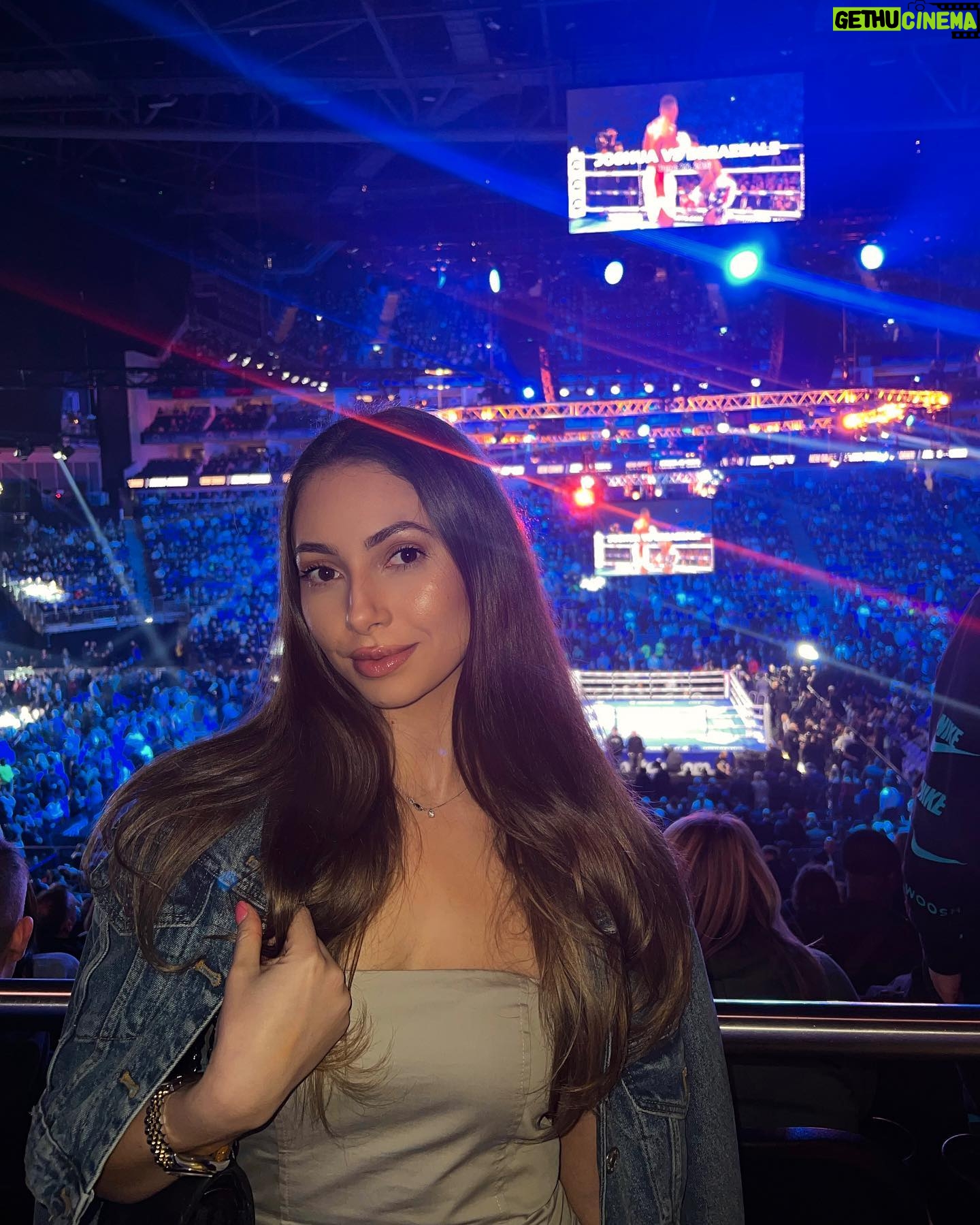 Eva Zapico Instagram - Here for the vibes 🥊 Thank you so much for the tickets @go_privilege ⚡️💙