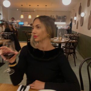 Eva Zapico Instagram - Silly season ✨🍷