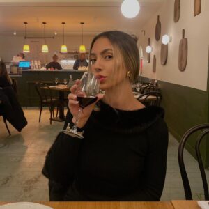 Eva Zapico Instagram - Silly season ✨🍷