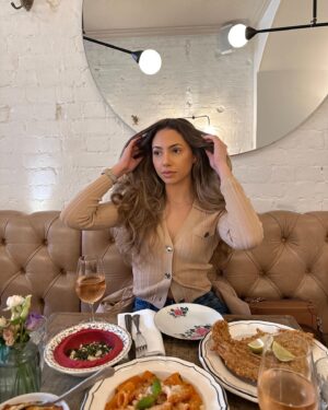 Eva Zapico Instagram - Life update 🫶🏽🍝🐶👯‍♀️🍉