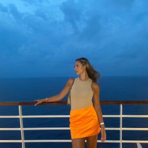 Eva Zapico Instagram - Windswept 🍊🌬🌊