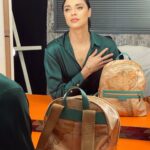 Evagelia Siriopoulou Instagram - Για να δούμε, που θα ταξιδέψουμε…💚 #evageliasiriopoulou #actress #fashionstyle