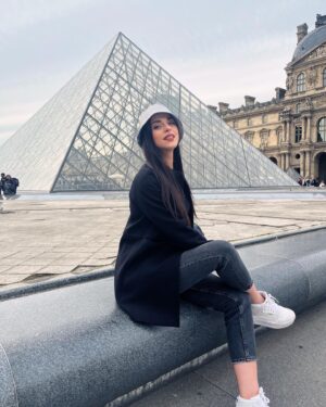 Evagelia Siriopoulou Instagram - Παρίσι💚

#evageliasiriopoulou #actress #paris #travelphotography #louvre #arkdetriompheparis #goodmorning