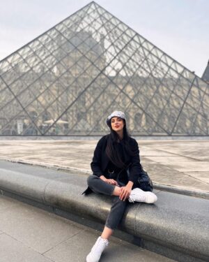 Evagelia Siriopoulou Instagram - Παρίσι💚

#evageliasiriopoulou #actress #paris #travelphotography #louvre #arkdetriompheparis #goodmorning