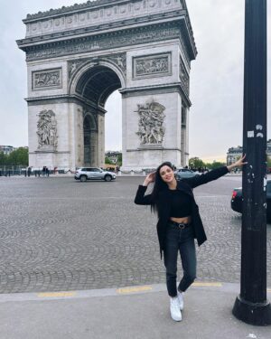 Evagelia Siriopoulou Instagram - Παρίσι💚

#evageliasiriopoulou #actress #paris #travelphotography #louvre #arkdetriompheparis #goodmorning