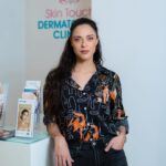 Evagelia Siriopoulou Instagram - CHRISTMAS GIVEAWAY Skin Touch Dermatology Clinic HUGE CHRISTMAS GIVEAWAY ΣΥΝΟΛΙΚΗΣ ΑΞΙΑΣ 5.000€ 🎄🎅🎁 Ακολούθησε τα βήματα και μπες στην κλήρωση για να κερδίσεις super χριστουγεννιάτικες θεραπείες λάμψης και ομορφιάς, σε συνεργασία με το αγαπημένο μου @skintouchdermatology clinic. Δώσε προσοχή στα βήματα: • follow the doctor @skintouchdermatology •follow @evagelia_siriopoulou_official •tag 3 φιλους ! Μπορείς να πάρεις μερος όσες φορές θέλεις με διαφορετικά tags κάθε φορά. * 1ος νικητής κερδίζει ολοκληρωμένο πακέτο θεραπειών προσώπου ( Botox, μέσοθεραπεία peeling λάμψης fillers υαλουρονικού οξέος). * ⁠2ος νικητής κερδίζει ολοκληρωμένο πακέτο αδυνατίσματος και σύσφιξης με συνδυαστική θεραπεία κρυολιπόλυσης - (RF) ραδιοσυχνότητες Cocoon Duotechnology * ⁠3ος, 4ος νικητής κερδίζει ένα ολοκληρωμένο πακέτο αποτρίχωσης Laser Alexandrite Candela γάμπες - μπικίνι- μασχάλες ( 1 συνεδρία) * ⁠5ος, 6ος νικητής κερδίζει πακέτο αποτρίχωσης Laser Alexandrite Candela μπικίνι-μασχάλες ( 4 συνεδρίες) * ⁠7ος, 8ος, 9ος , 10ος νικητής κερδίζει έναν ολοκληρωμένο βαθύ ιατρικό καθαρισμό προσώπου δερμοαπόξεση με διαμάντι. Good Luck 🎄🎁 Με το νέο έτος θα γίνει η κλήρωση…🎁💕