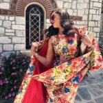 Evagelia Siriopoulou Instagram - Γυρισμα αλλά πολύ γκράντε…📸 @paradeisos_alphatv @alphatv #tvseries #paradeisos #evageliasiriopoulou #actresslife #onset🎥🎬 #goodmorning
