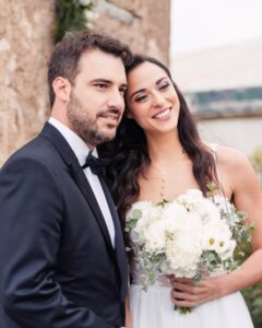 Evagelia Siriopoulou Instagram - Μαγική μέρα γεμάτη αγάπη!!!❤️ Γάμος… Να πω ένα μεγάλο ευχαριστώ σε κάποιους ανθρώπους που ήταν δίπλα μου για να γίνει η μέρα μας μαγική… @minamelissourgou @pyrgosmelissourgou παραμυθένιος χώρος σε ταξιδεύει σε άλλες εποχές. Μήνα σε ευχαριστώ μέσα από την καρδιά μου. Είσαι καταπληκτική!!! @stefania_dros δεν έφυγες λεπτό από δίπλα μου σε όλη την προετοιμασία είσαι η μοναδική μου!💕 @myrtokliafa_official @fairymade_official μου έφτιαξες το νυφικό μου και τα παπούτσια μου όπως ακριβώς τα είχα φανταστεί, ονειρεμένα… @kathyblackgr @mark_milan_shoes το φόρεμα και τα παπούτσια που φόρεσα στο πάρτυ… ότι καλύτερο και μοναδικό…σαν να βγήκα από την λίμνη των κύκνων.😋 Το μακιγιάζ μου το επιμελήθηκε ο αγαπημένος μου φίλος @jannispamoukis και τα μαλλιά μου ο γλυκός @efraimdimitrishair @picme.gr_photography 📸 #weddingday #love Έχει και συνέχεια…. Σε άλλο post😉