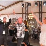 Evagelia Siriopoulou Instagram - Σας ευχαριστούμε όλους μέσα από την καρδιά μας… ένα ονειρεμένο πάρτυ… γεμάτο αγαπημένους ανθρώπους!!! Και την ανθοδέσμη η φιλεναδα μου @elli__sk 🍾🥂🎷🎤🎸🎈💥 @pyrgosmelissourgou @minamelissourgou @48ores @olon_odoskassandras @freshpatisserie @picme.gr_photography @narkissos_wedding_and_more @photoboothme_ @loudandcleargr @harrissax @luckyy_partyy @twenty2twins @grand_fireworks @theletterco_gr