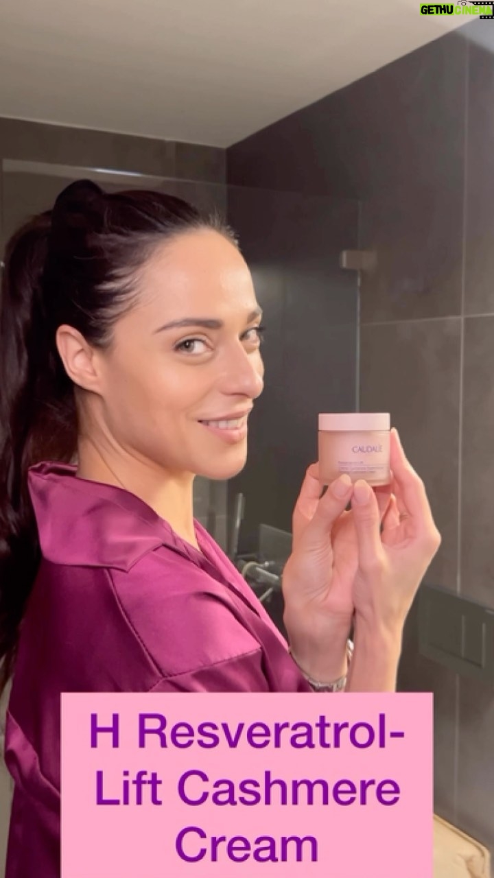 Evagelia Siriopoulou Instagram - Η Caudalie μας ξανασυστήνει την Resveratrol-Lift και μας χαρίζει ορατά αποτελέσματα μέσα σε τρεις εβδομάδες. Η Νο1 αντιγηραντική σειρά στην Γαλλία, έρχεται με μία νέα γενιά κολλαγόνου που κάνει την επιδερμίδα μας 98% πιο σφριγηλή και γίνεται η αγαπημένη μας ρουτίνα περιποίησης. #RVLIFT #FutureIsInNature #Caudalie