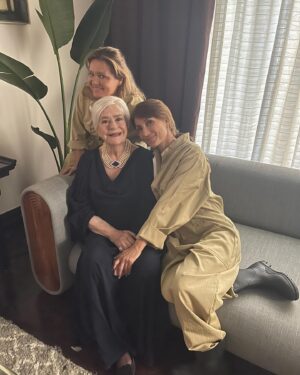 Evdokia Roumelioti Instagram - Έφυγε σαν αγγελος …Η Κατερινα μου… η φίλη μου…Η γυναικα που όταν έχασα την δικη μου μάνα με έχωσε  βαθιά μέσα την αγκαλιά της …Η γυναικα που δεν ήξερες ποσο χρόνων είναι γιατι  η ηλικία της ήταν μόνο ένας αριθμός .Η γυναικα που μου έμαθε τόσα πολλά και για την δουλεια αλλά πάνω από ολα για την ζωή ….Το ευχαριστώ είναι τόσο φτωχό μπροστά σε ολα αυτά που νιώθω και αισθάνομαι και χρωστάω σε αυτή την γυναικα .Πέτα ψηλά Κατερινα μου όπως μόνο εσυ ξερεις .Θα είσαι μεσα μου για πάντα .