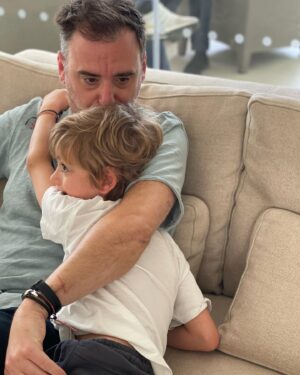 Evdokia Roumelioti Instagram - Και έρχονται και αυτές οι μέρες που ολα σε φοβίζουν και σε αγχώνουν και ξαφνικα βλέπεις αυτό μπροστά σου και φωτίζεται πάλι ο κόσμος και ολα γίνονται πιο εύκολα. Και ξαναμπαίνουν ολα  στην σωστή τους θεση και καταλαβαίνεις ξανά τι είναι το πραγματικά σημαντικό