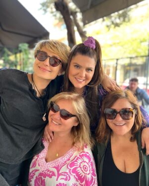Evdokia Roumelioti Instagram - Πραγματικά όμως γέλασα τόσο πολύ μα τοσο  πολύ μέσα από την καρδιά μου !!!Γιατί  είναι και οι τρεις απλα υπέροχες !!!!!