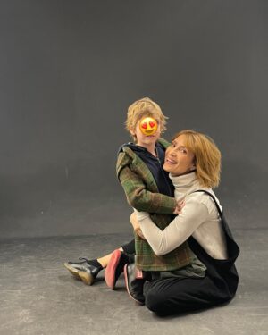 Evdokia Roumelioti Instagram - Η ευτυχία όταν ξαφνικα βλέπεις μπροστά σου χωρίς να το περιμένεις το παιδί σου στην δουλεια ! ❤️