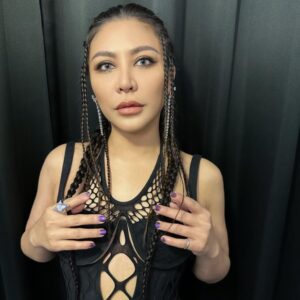 Eve Ai Instagram - 謝謝邀請，我真的很感激！也恭喜你們的首次海外公演在台北大成功！

@exxxile_shokichi 
@exileakira_official 

-

化妝：曾國維
髮型：Walter Chen @hc__walter 
造型：李昱緯、曾雅筠
服裝： @de_sidere7.1
飾品： @hanshsu_official

謝謝今晚❤️
