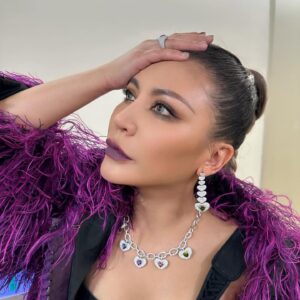 Eve Ai Instagram - 又到了一年一度的狂發照片時間喔請大家不要略過先按愛心再走❤️

-

化妝：曾國維
髮型： @hc__walter 
造型：李昱緯、曾雅筠
服裝： @shiatzychen
飾品： @apmmonaco