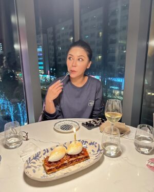 Eve Ai Instagram - 37！一樣輕狂一樣不枉
謝謝支持我的你們，一起長大！