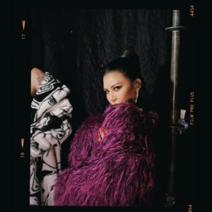 Eve Ai Instagram - 又到了一年一度的狂發照片時間喔請大家不要略過先按愛心再走❤️

-

化妝：曾國維
髮型： @hc__walter 
造型：李昱緯、曾雅筠
服裝： @shiatzychen
飾品： @apmmonaco